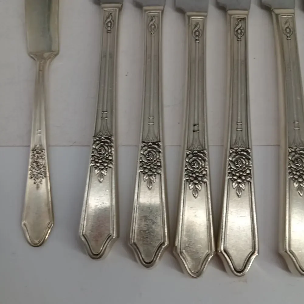 8+1X BK Vtg Manor Plate Triple Rose Rosedale Butter Knives Silverplate